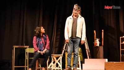 Jaipur's senior cop adapts Miro Gavran's play 'Kada Umire Glumac' in Hindi; directs himself in the play