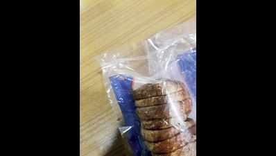 Vadodara: ACB cop finds worm in dried figs, sues spice dealer