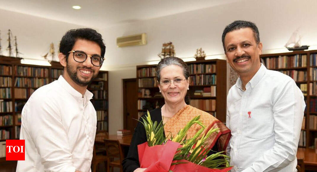 Thackerays invite Modi, Sonia for swearing-in