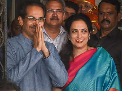 Rashmi Thackeray: Behind Uddhav Thackeray's success a woman with dignity |  Mumbai News - Times of India
