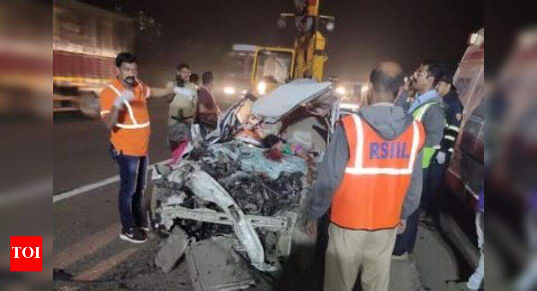 Mumbai Accident Four killed as car rams into tanker on MumbaiPune