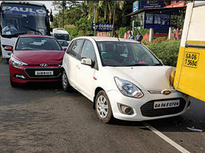 Goa: Three-vehicle Pile-up Stalls Traffic At Verna | Goa 