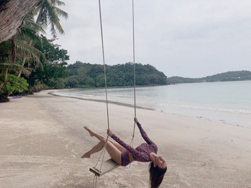 Mouni Roy Shares A Throwback Picture From Her Beach Holiday Hindi