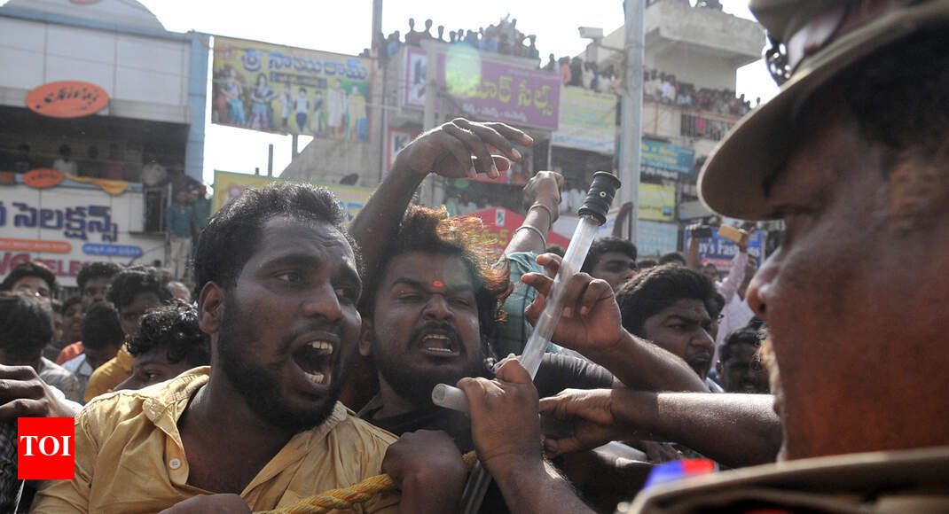 Hyd erupts, thousands lay siege to police station