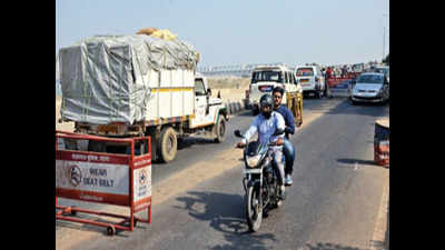 Bihar: Trucks moving to JP Setu create traffic jam on roads