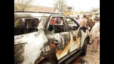 Gangsters fire at a dairy, torch four vehicles in Behror