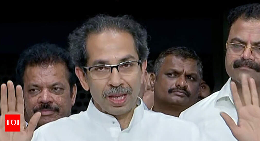 Thackeray invokes Hindutva as Cong NCP look on