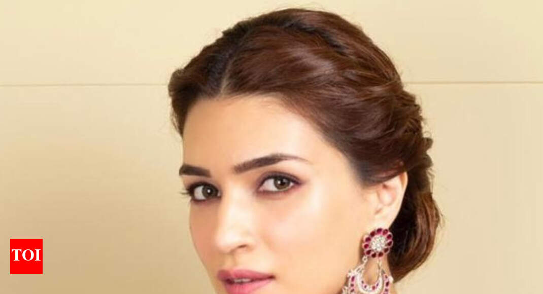 Patiala suit, parandi te tikka | Punjabi hairstyles, Indian hairstyles,  Hairstyle with suit