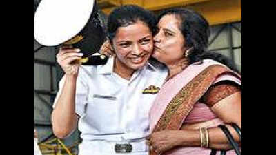Bihar girl first woman pilot of Indian Navy