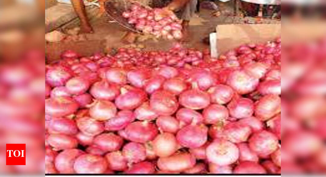 Onion Price in Mumbai Eateries pull out the bulb from menus across
