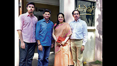 Kala Nagar society to felicitate its favourite family, plans dinner date with new Maharashtra Uddhav Thackeray
