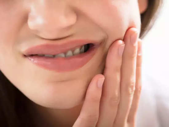 Causes and natural treatments of bleeding gums