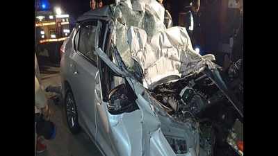 Two killed on Yamuna expressway after speeding sedan rams into ‘defunct’ truck