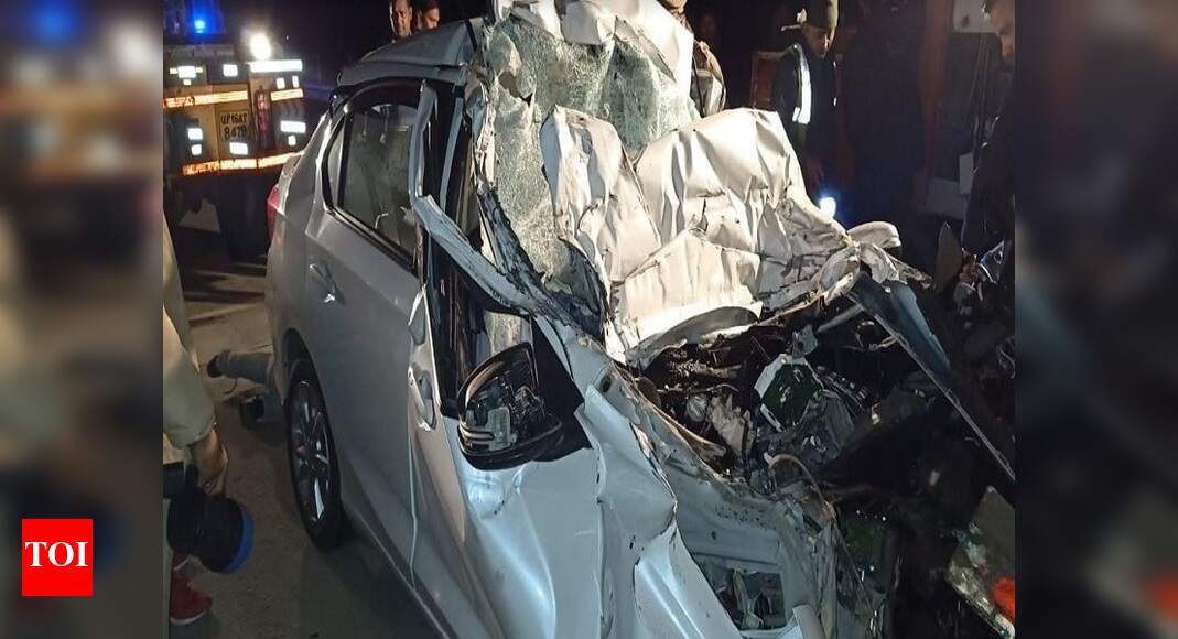 Two killed on Yamuna expressway after speeding sedan rams into ‘defunct ...