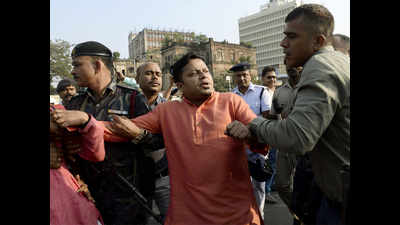 Hindu Jagaran Manch members clash with police in Kolkata, over 60 arrested