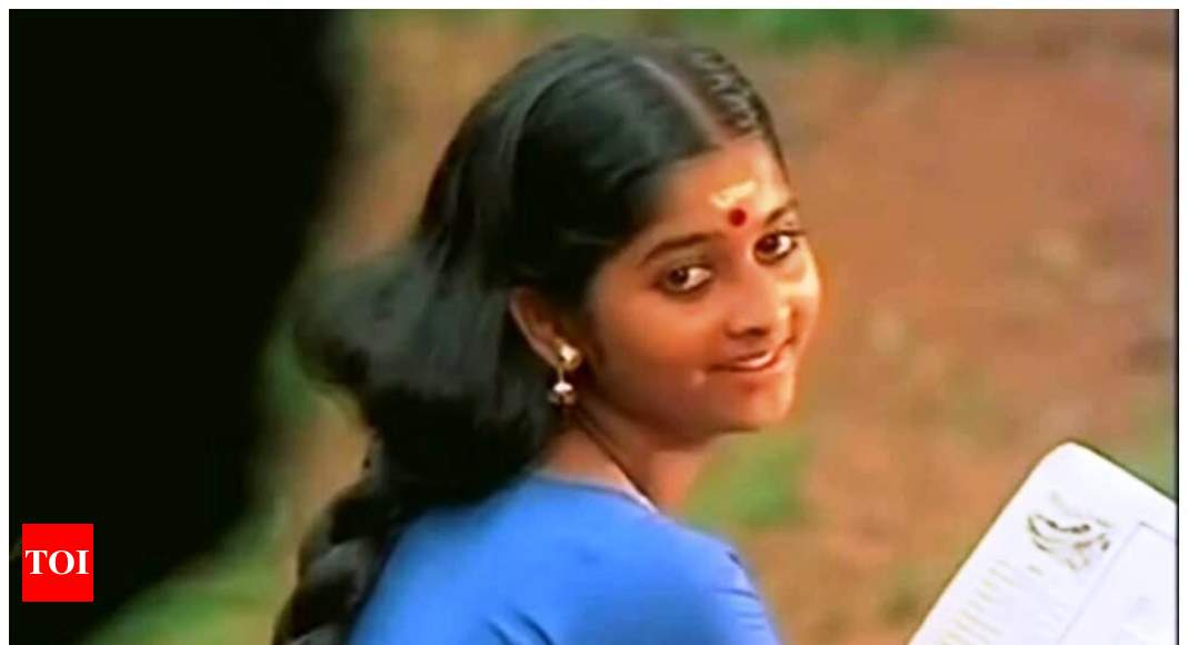 Remembering 'Manjal Prasadam Nettiyil Charthiya' girl Monisha Unni on her  death anniversary | Malayalam Movie News - Times of India
