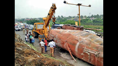 Container overturns, traffic on GST Road blocked for 4 hours