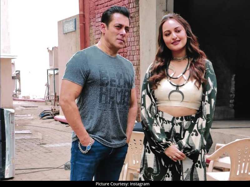 Photos Salman Khan Sonakshi Sinha And Saiee Manjrekar Promote Images, Photos, Reviews