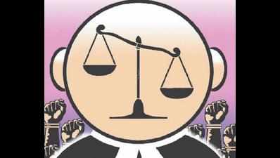 Undertrial hurls ‘chappal’ in Navsari courtroom