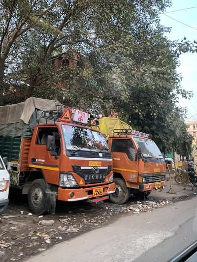 Unauthorised truck parking on Garhi road