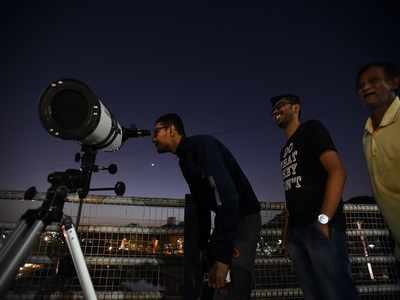 Meet the citizen astronomers who chase stars
