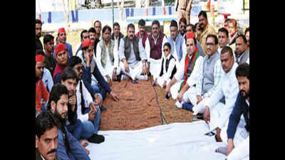 Samajwadi Party leaders sit on dharna, demand justice for Unnao rape victim