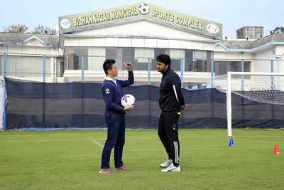 When Dev learnt the tricks of football from Bhaichung Bhutia