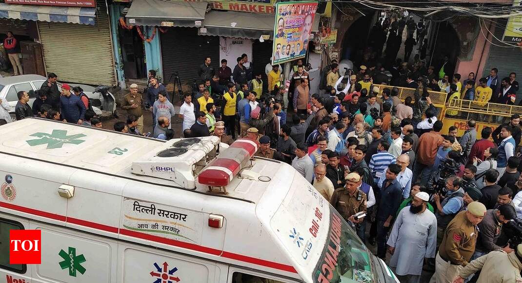 Fire in building with illegal units in heart of Delhi kills 43