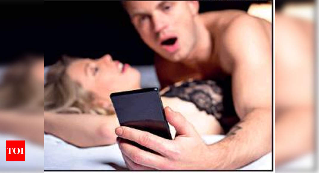 Xxx Chhattisgarh - Bingeing on porn can kill sex life with partner - Times of India