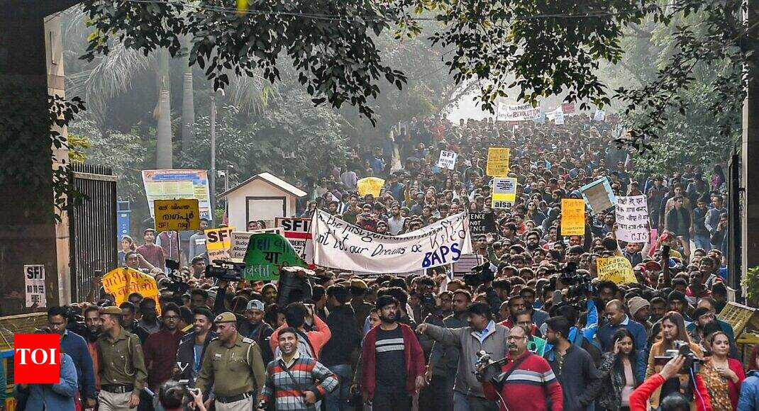 JNU stir: Police, students clash; traffic hit
