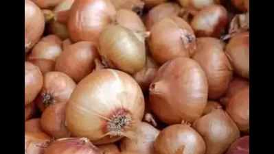Hyderabad: With price hitting Rs 200, low-grade onion only choice