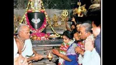Telangana governor Tamilisai Soundararajan lays stone for expansion of thalassemia unit in Warangal