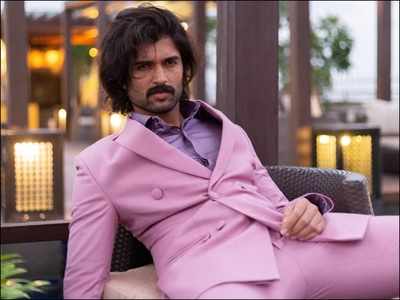 Men styling pink  Ranbir Kapoor to Vijay Deverkonda: Bollywood