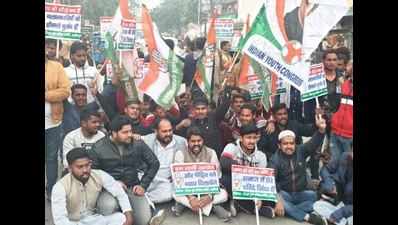 Youth Congress workers hold protest in Agra, seek justice for Unnao rape victim