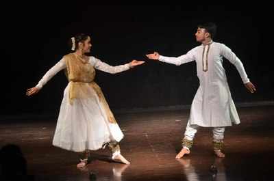 Duo put forth a beguiling Kathak performance
