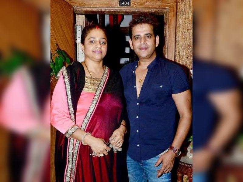 Ravi Kishan celebrates his anniversary with family and friends | Events  Movie News - Times of India