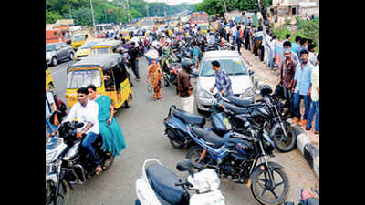 Chennai: Traffic police slap 35,000 cases for illegal parking in one week