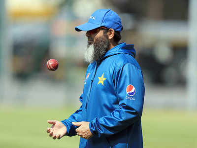 Pakistan appoints Mushtaq Ahmed as spin bowling consultant