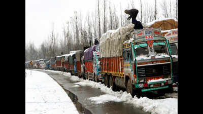 Jammu-Srinagar National Highway closed due to heavy snowfall in ...