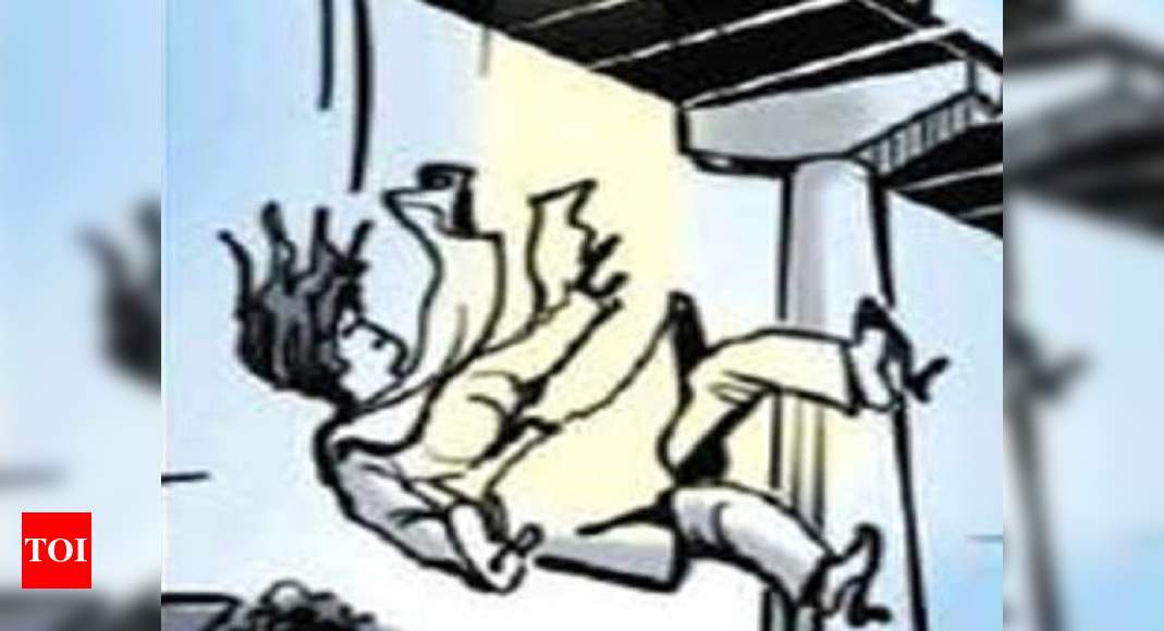 Woman Jumps Off 3rd Floor Of Maharashtra Secretariat Saved By Net Mumbai News Times Of India