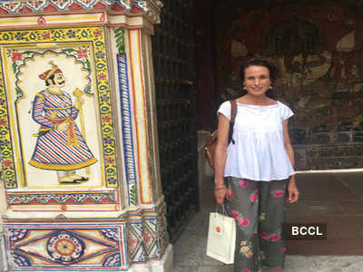 American actress Andie visits landmarks, shops for handicrafts in Udaipur