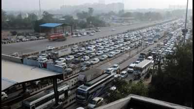 2-km tailback at Kherki Daula toll plaza on Day 1 of FASTag rollout