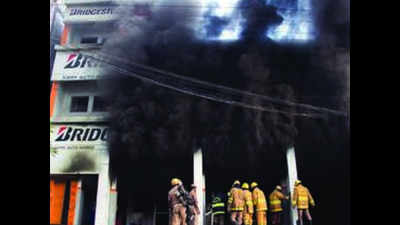 Massive fire erupts in tyre showroom in Trichy; traffic hit