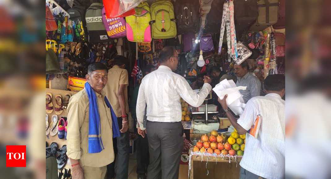 118 5kg of banned plastic bags seized from Trichy  shops  