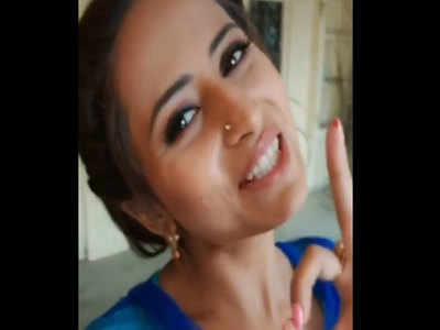 Video: Sargun Mehta lip syncs to her ‘Kala Shah Kala’ co-star Jordan Sandhu’s song ‘Peacock’