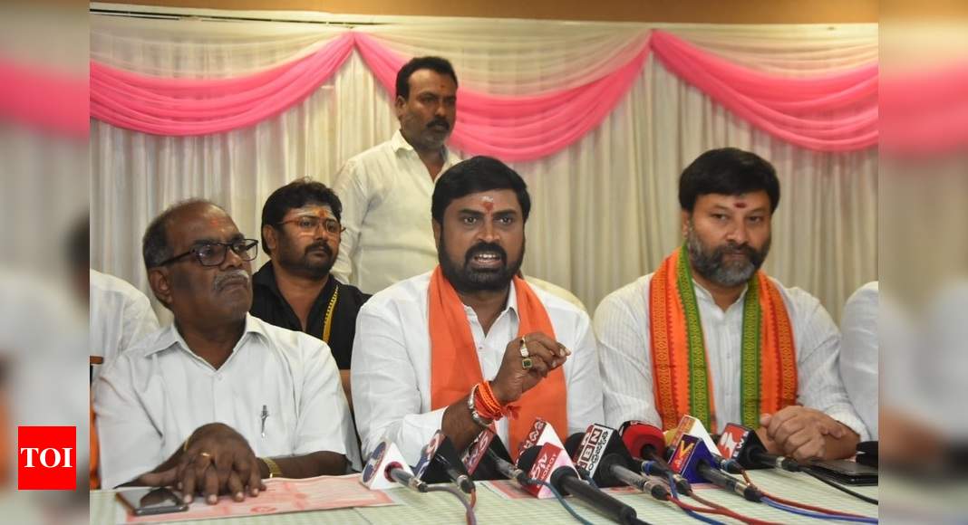 YSRCP MLA Turned Srikalahasti Temple Into His Party Office: Andhra ...