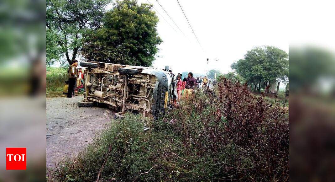 Four labourers killed, 12 injured in road accident | Varanasi News ...