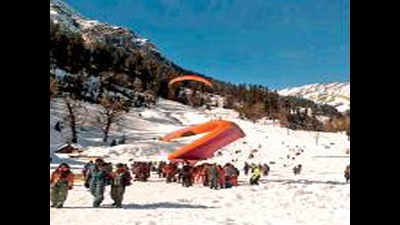 Tourists flock to white Solang