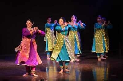 A beguiling Kathak recital by Kathak Pathshala group