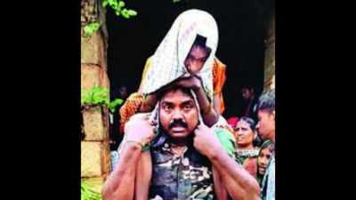 Andhra Pradesh: Kadapa constable carries stranded woman for 4km